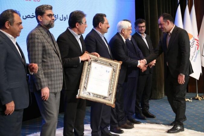 کسب رتبه اول از نظر شاخص فروش در گروه واسطه گری مالی کسب رتبه اول از نظر شاخص فروش در گروه واسطه گری مالی