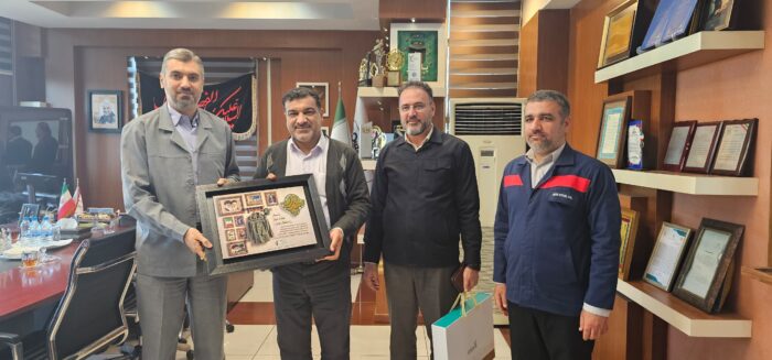 دیدار فرمانده حوزه مقاومت بسیج شهید بقایی با مهندس محمدی مدیر عامل شرکت فولاد اکسین خوزستان