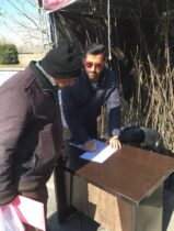 راه اندازی غرفه های اهدای نهال رایگان به شهروندان منطقه یک