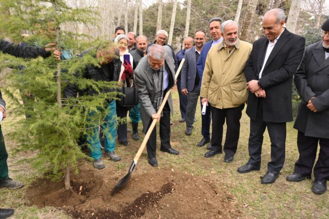 پویش بزرگ نهضت درختکاری با کاشت ۸۰۰ درخت در موزههای سعدآباد، دارآباد و نیاوران پویش بزرگ نهضت درختکاری با کاشت ۸۰۰ درخت در موزههای سعدآباد، دارآباد و نیاوران
