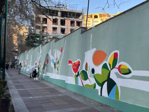 ۳۰ جداره شهری منطقه یک با نقاشی های نوروزی رنگ می گیرد