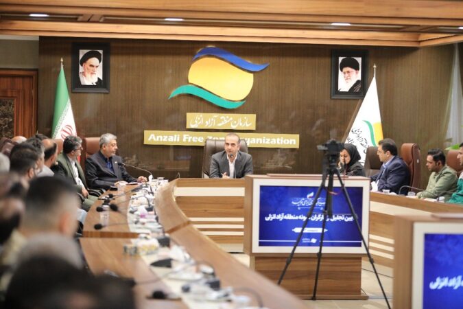 افتخار می‌كنیم كه در خدمت كارگران و كارمندان زحمت‌كش هستیم / در تحقق شعار سرمایه‌گذاری برای تولید باید تصریح کرد منابع انسانی و کارگران سرمایه اصلی ما در تولید می‌باشند