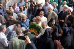 آیین پرچم‌گردانی بارگاه مطهر رضوی در مجتمع قضایی شهید مفتح برگزار شد