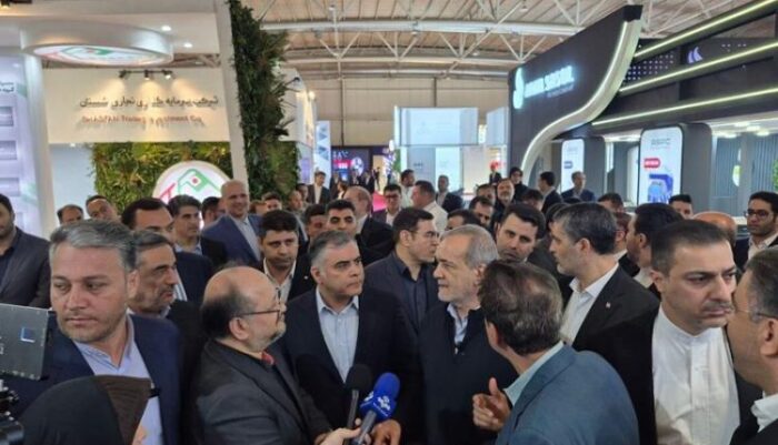 بازدید دکتر پزشکیان از غرفه هلدینگ خلیج فارس در نمایشگاه نفت، گاز و پتروشیمی