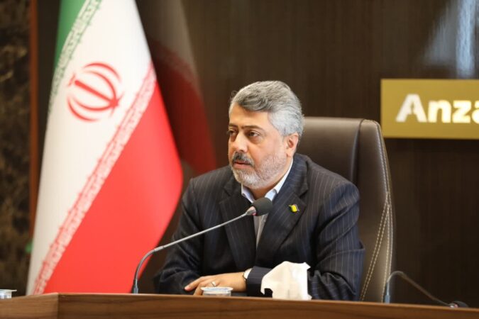 آغاز شمارهگذاری وسایل نقلیه با پلاك موقت در منطقه آزاد انزلی آغاز شمارهگذاری وسایل نقلیه با پلاك موقت در منطقه آزاد انزلی