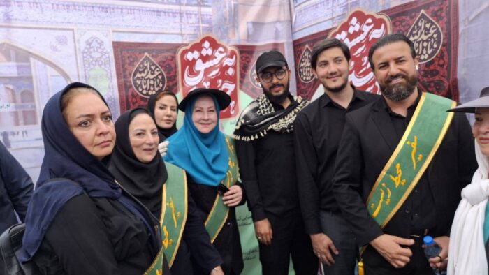 توزیع بیش از ۲ هزار لیوان چندبار مصرف در میان زائرین پیاده‌روی اربعین به منظور کاهش مصرف پلاستیک