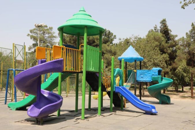 نصب ست‌های بازی کودکان در بوستان‌های منطقه ۱۹ در قالب طرح «من شهردارم»