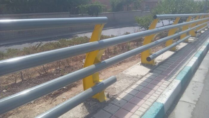 رنگ‌آمیزی ۴۵۰۰ متر هندریل در بزرگراه شهید زین‌الدین