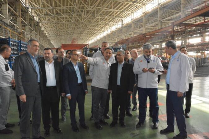 بازدید مدیرعامل بانك صنعت و معدن از شركت پارس خودرو برای حمایت از تولید داخلی بازدید مدیرعامل بانك صنعت و معدن از شركت پارس خودرو برای حمایت از تولید داخلی