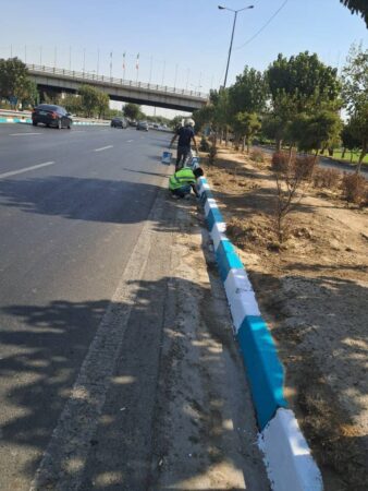 رنگآمیزی ۱۰ هزار متر از جداول بزرگراه شهید کاظمی در منطقه ۱۹ رنگآمیزی ۱۰ هزار متر از جداول بزرگراه شهید کاظمی در منطقه ۱۹
