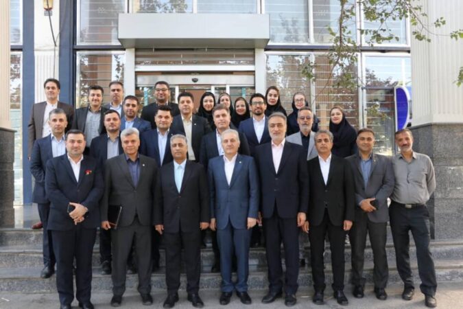 مدیرعامل بانك صنعت و معدن در سفر به استان فارس و پایتخت فرهنگی ایران: بهره برداری از ۸ طرح ایجادی توسط این بانك و ایجاد ۱۰۰۰ فرصت شغلی در این استان