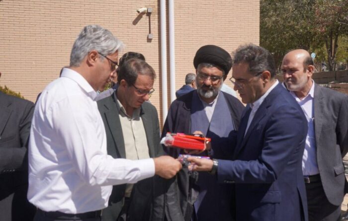 توزیع هزار بسته معیشتی و نوشت‌افزار در چوار با مشارکت پتروشیمی ایلام