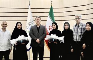 گام نخست دانش آموزان عسلویه در مسیر دانش پزشکی/ مدیرعامل پتروشیمی پارس از سارا و حلیمه تجلیل کرد گام نخست دانش آموزان عسلویه در مسیر دانش پزشکی/ مدیرعامل پتروشیمی پارس از سارا و حلیمه تجلیل کرد