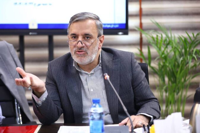 آغاز جمع آوری تیرهای برق مزاحم و احداث شبکه فاضلاب بازار بزرگ تهران پس از دو دهه پیگیری آغاز جمع آوری تیرهای برق مزاحم و احداث شبکه فاضلاب بازار بزرگ تهران پس از دو دهه پیگیری