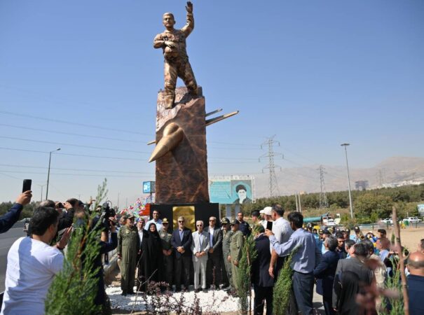 نصب تندیس شهید بابایی در ورودی تهران، پاسداشت قهرمانان همیشه زنده نصب تندیس شهید بابایی در ورودی تهران، پاسداشت قهرمانان همیشه زنده