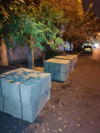  اصلاح هندسی و احداث رفیوژ میانی در خیابان شهید محمودی 