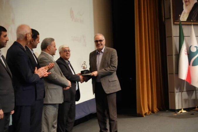 ایمپاسکو تندیس سمپوزیوم فولاد ۱۴۰۴ دریافت کرد ایمپاسکو تندیس سمپوزیوم فولاد ۱۴۰۴ دریافت کرد