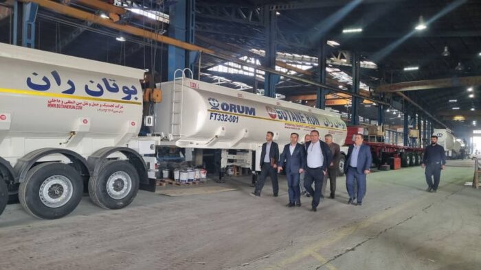 بازدید مدیر استانی بانك صنعت و معدن از مجتمع اروم صنعت سامان؛ تأكید بر حمایت از قطب تریلرسازی كشور