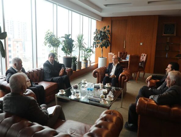 نشست راهبردی مدیریت جدید موسسه اعتباری ملل با استاندار و نماینده مجلس استان کرمان، با هدف توسعه فعالیت های اقتصادی