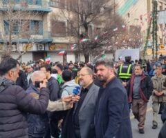 حضور محمد شریعتمداری در راهپیمایی ۲۲ بهمن