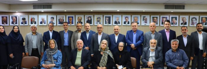 امضای قرارداد بیمه تکمیلی بازنشستگان کشوری با بیمه دی / استقبال کانون های بازنشستگی از بیمه دی به دلیل خوشنامی در درمان و خدمات برخط
