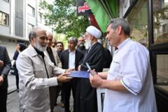 آغاز اهدای نشان قهرمان محله به ۲۷۰ کسبه در محلات منطقه یک
