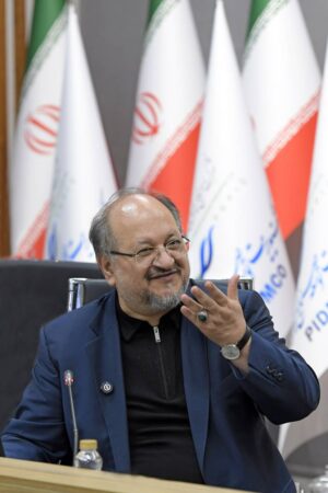 پیام محمد شریعتمداری به مناسبت راه‌اندازی واحد اوره پتروشیمی هنگام/ این راه‌اندازی از کوچکترین ثمرات خون شهدای گلگون کفن صنعت پتروشیمی ایران است