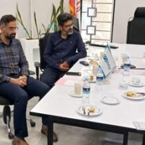 بازدید مدیرعامل بیمه دی از شعبه کاشان؛ تمرکز بر ارتقای عملکرد و تقویت تعاملات اجتماعی