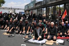 میدان توحید؛ کانون خدمت‌رسانی فرهنگی منطقه یک به زائران در روز تشییع رهبر شهید